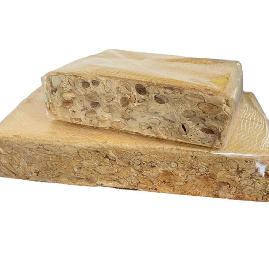 Torrone morbido al miele di castagno e mandorle, formato da 500 grammi