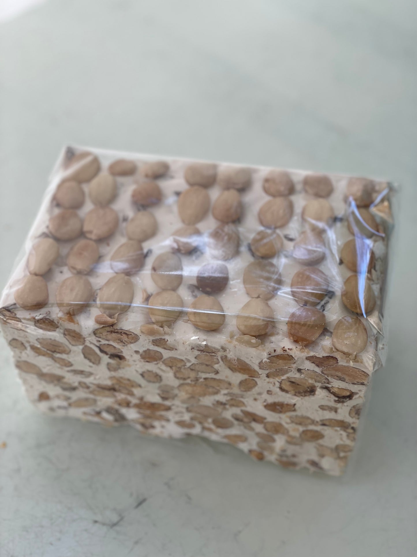 Torrone morbido alle mandorle, formato da 500 grammi